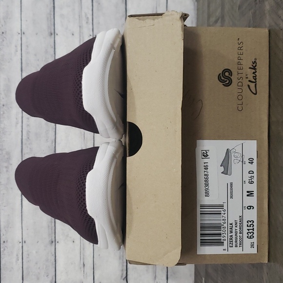 Clarks-Cloudsteppers Ezera Walk Slip-On Sneaker Burgundy Knit Size 9M - Picture 8 of 8